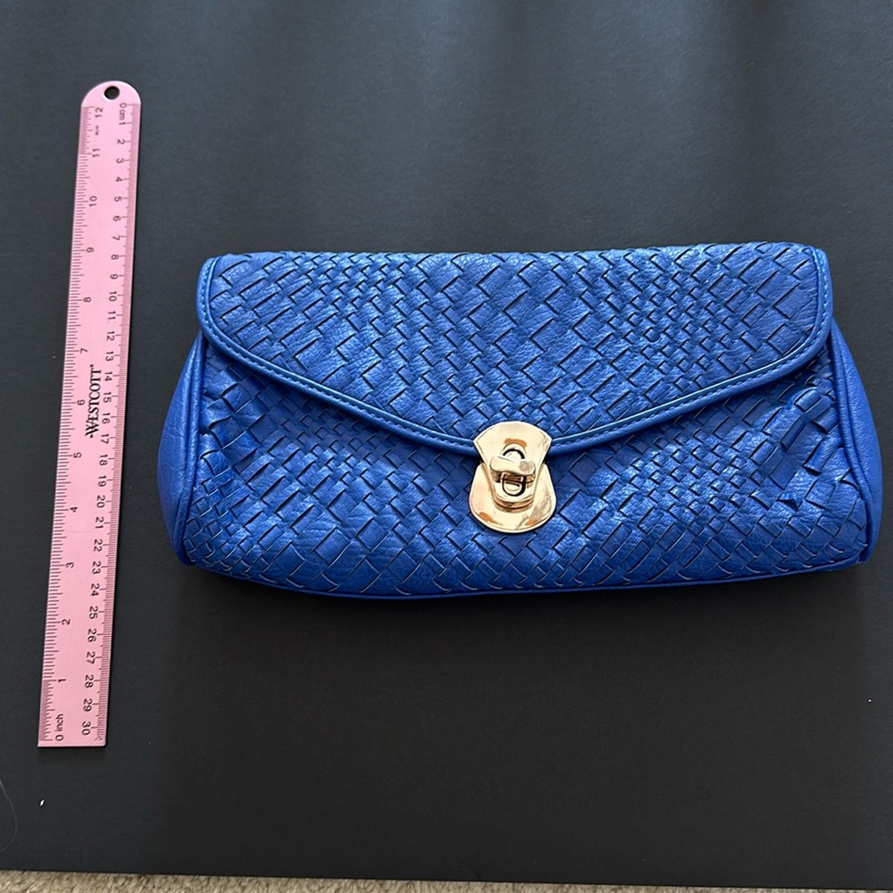 Blue clutch